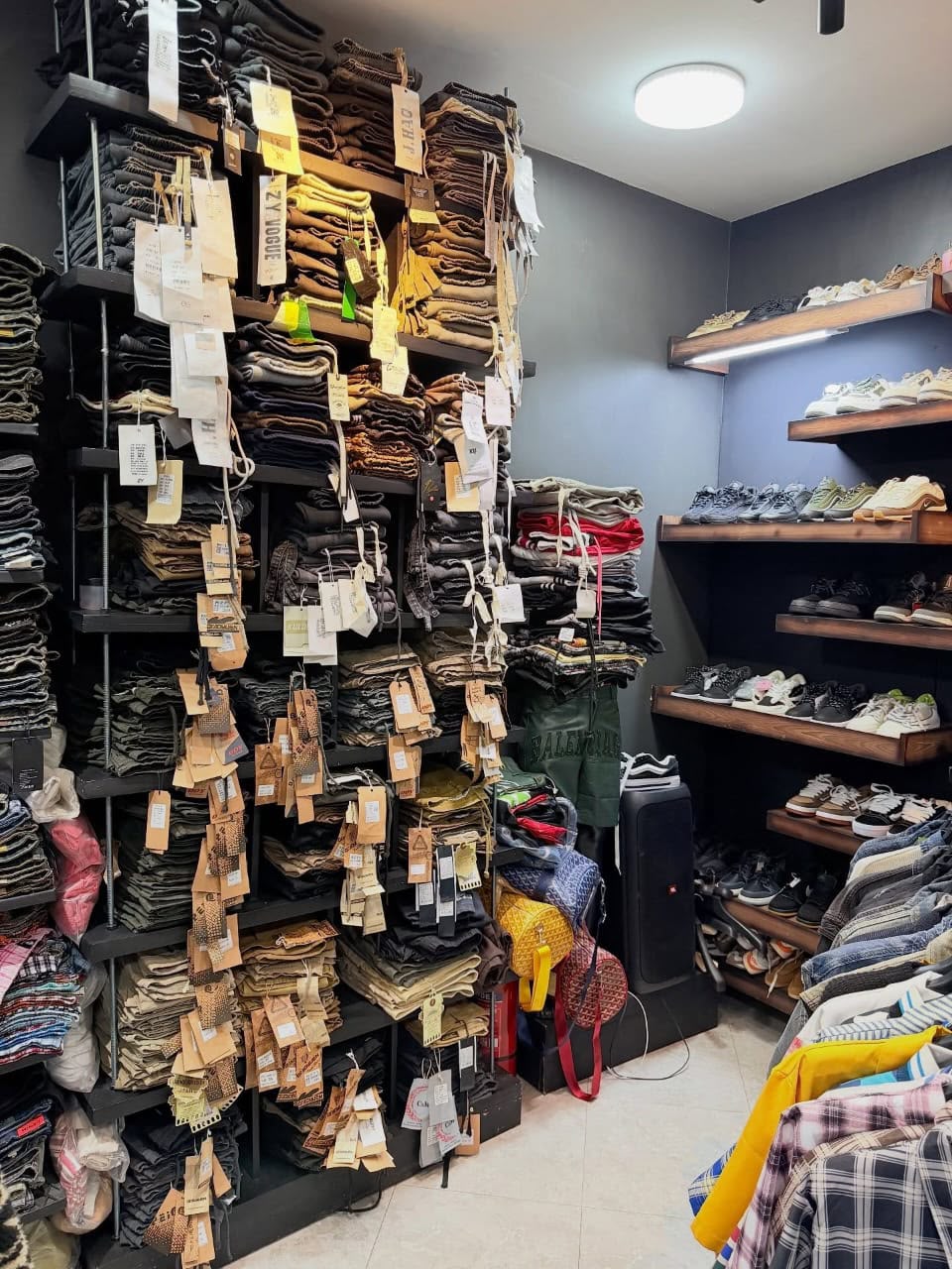 Rayons de vêtements et chaussures de Galerie de Mode